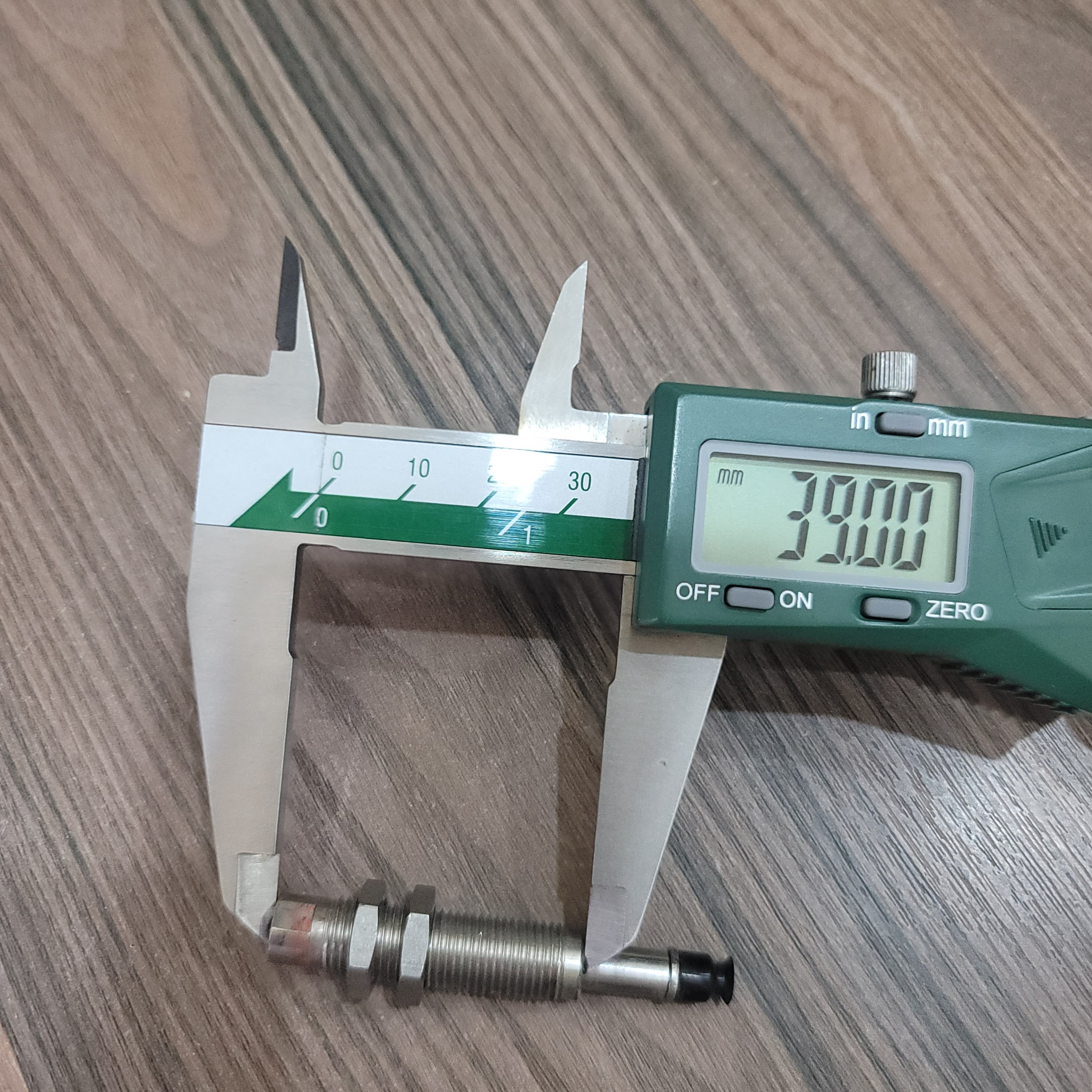 hut chan k nho 2.jpg